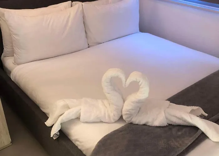 Aparthotel Modern Aesthetic At Mplace Near Tomas Morato
